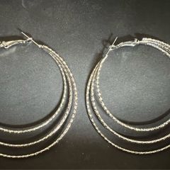 Stylish silver-tone earrings in excellent/new condition.
