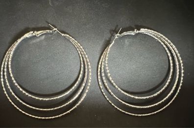 Stylish silver-tone earrings in excellent/new condition.