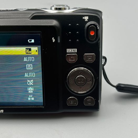 Nikon Coolpix S3100 14MP Digital Camera Red - Boxed - Full Kit