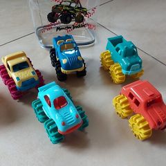 Monster Truckin 6 Trucks in storage bag