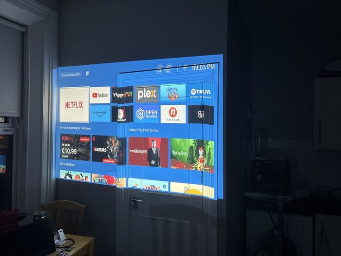 projector 720 dpi with good built in speakers