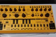 Behringer TD-3 MO - Yellow with extra case.