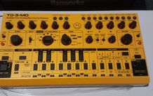 Behringer TD-3 MO - Yellow with extra case.