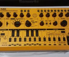 Behringer TD-3 MO - Yellow with extra case.