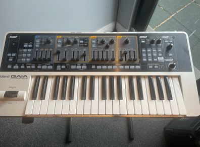 Roland Gaia sh-01 synthesizer