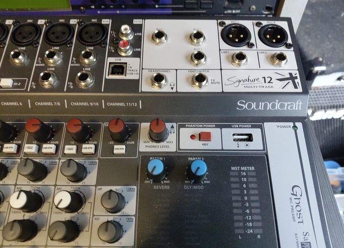 soundcraft signature 12 multitrack
