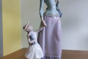 Lladro Porcelain Figurine 1353 Retired 1978-1985 Homecoming Lady with Child, Sculpture Jose Roig, Mint condition no box