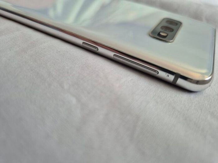 Samsung S10e