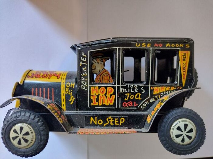 Line-Mar : Friction Siren Old Jalopy with Driver - Boxed (1940s - 1950s Rare)