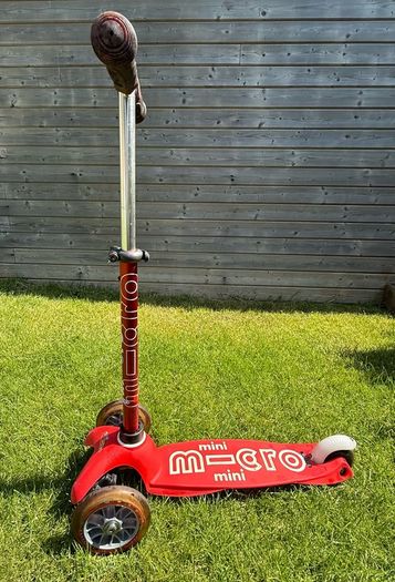 Red Micro mini scooter
