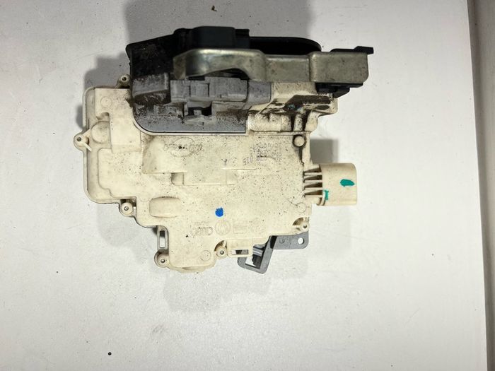Audi A4 B8  Door Lock Passenger Side Rear  8k0839015 A3l2b718g