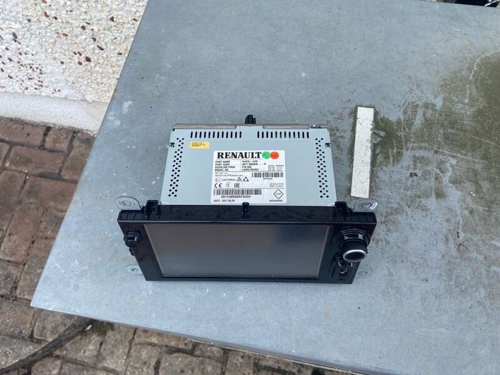 Renault Clio Stereo with maps