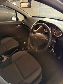 peugoet 207 1.4 16v 2012