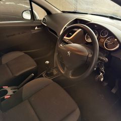 peugoet 207 1.4 16v 2012