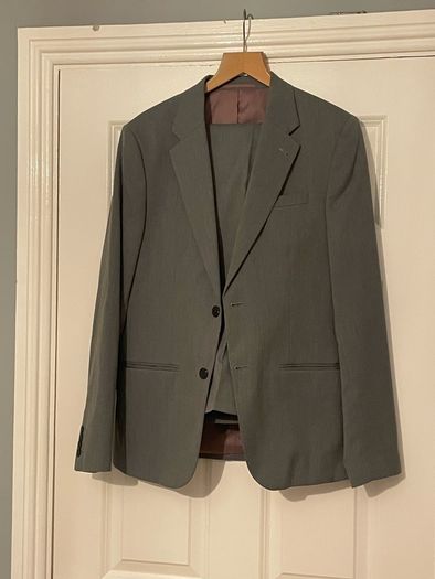 Beautiful River Island suit 40r jacket  32r trousers