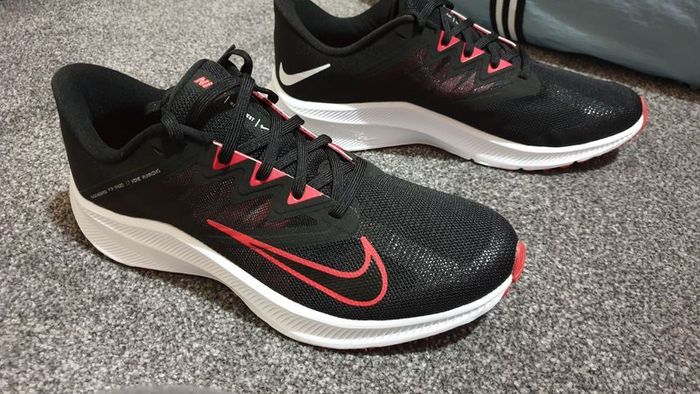 nike black red runners trainers shoes