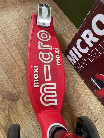 Micro Maxi Deluxe with LED Wheels