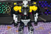Transformers Kingdom deluxe class Shadowpanther