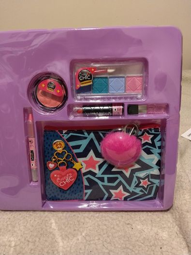 Crazy Chic Beauty Make Up Pochette Play set, new in box