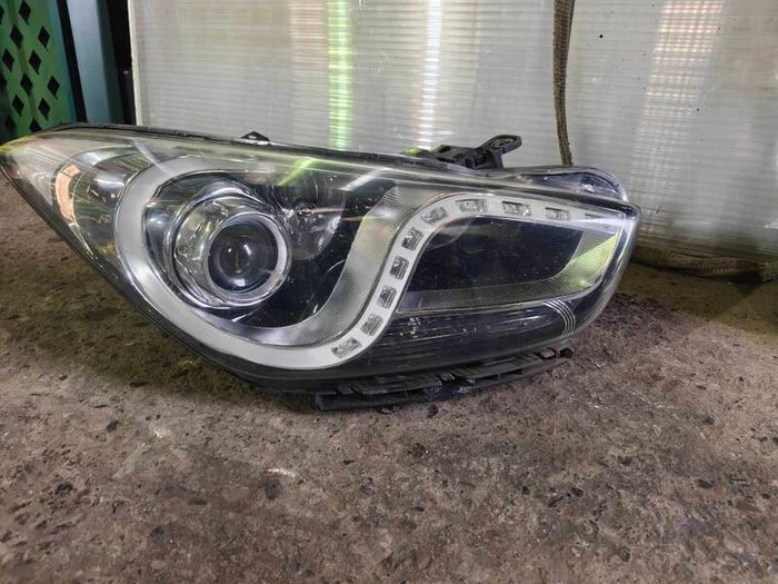 Hyundai i40 drivers headlight
