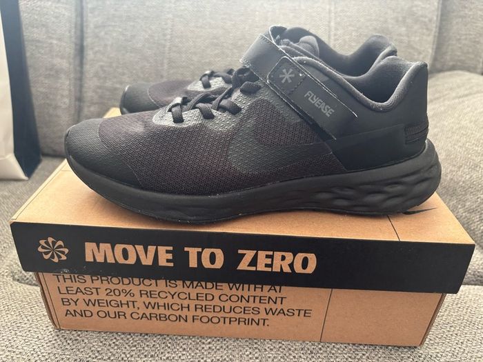 Nike Revolution 6 FlyEase Trainers UK 5.5 EU 38.5 Excellent Condition