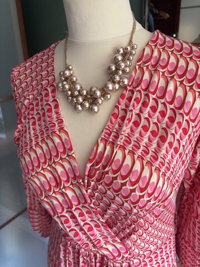 Free Post today ONLY- Avoca Anthology Multi Coloured Pink Faux Wrap Dress with flattering neckline- Size 2 and Free Necklace
