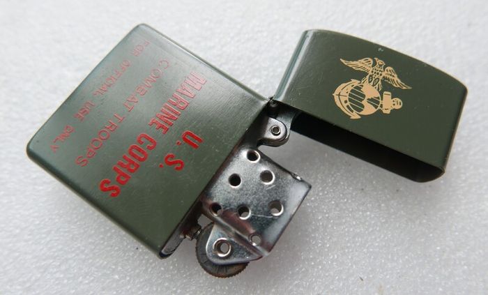 Vintage 1970s U.S. Marine Corps Combat Troops lighter ( works)
