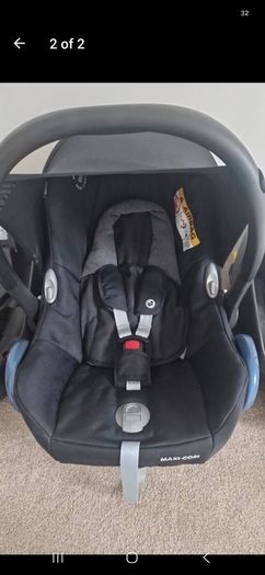 1 Maxi Cosi Cabriofix car seat and 2 bases