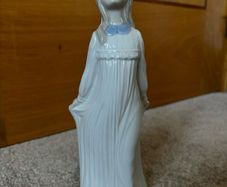Tengra porcelain figurine of a girl in a gown, handmade in Valencia, Spain