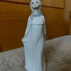 Tengra porcelain figurine of a girl in a gown, handmade in Valencia, Spain
