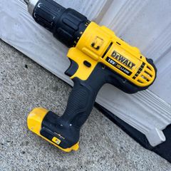 DeWalt 18V XR Combi Drill DCD785   Excellent Working Order