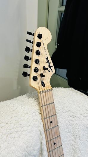 Guitar Squier Strat Custom