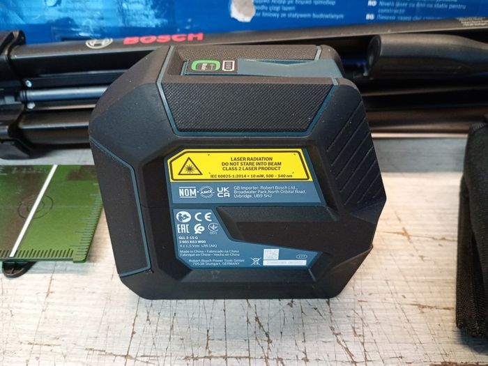 Bosch GLL 2-15 G Green Self-Levelling Cross-Line Laser with Tripod