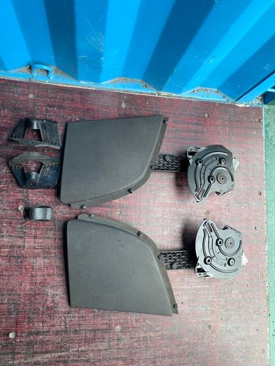 Opel Astra H Convertible Roof Hinges