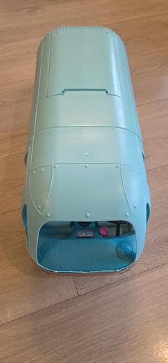 L.O.L camper van