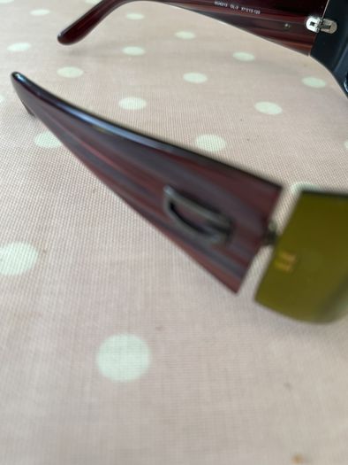 Vintage Guess sunglasses with Olive Green frame & redish Tempkearm