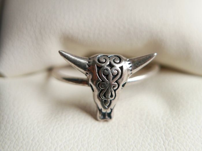 Vintage 925 Sterling Silver BULL SKULL with Horn Ring