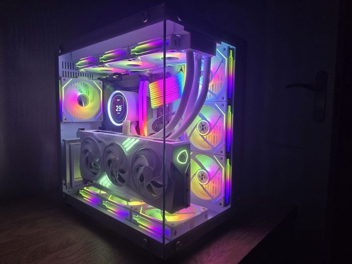 Ultra high end gaming PC + 4k 32 inch 240hz Alienware monitor