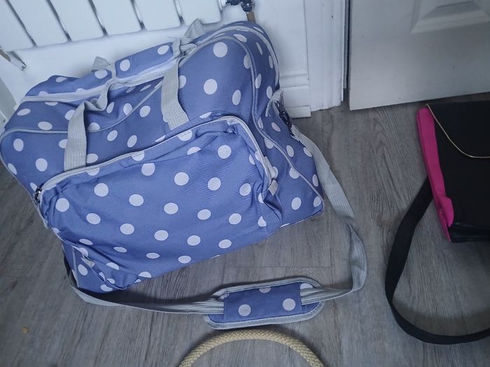 4 BAGS large weekend bag Juicy Coutire backpack summer bag MEXX bag 20e for the lot