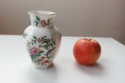 Vintage Aynsley "Pembroke"  fine bone china vase  made in England  height 12.5cm  diameter 10cm