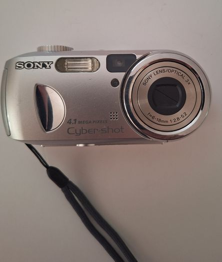 Sony Cyber-shot DSC-P73