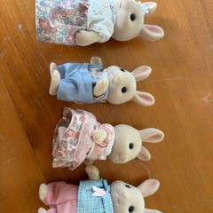 Sylvanian Families Milk Rabbit Family (Calico Critters) - Set of 4