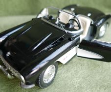 Vintage Bburago Chevrolet Corvette 1957 Convertible Black And White 1/18 Scale