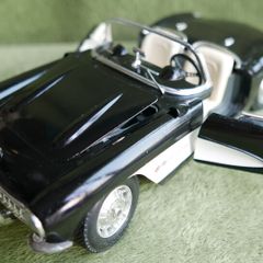 Vintage Bburago Chevrolet Corvette 1957 Convertible Black And White 1/18 Scale