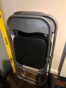 Foldable cushioned chairs