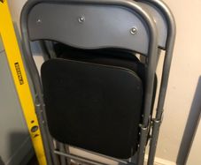 Foldable cushioned chairs