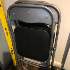 Foldable cushioned chairs
