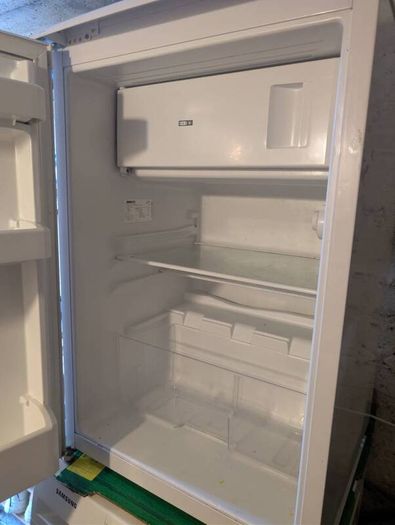 Beko Under Counter Fridge with Ice Box Model UR584APW