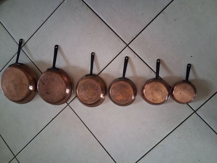 Graduated Set 6 Copper Saucepans