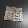 stud earrings Image 2